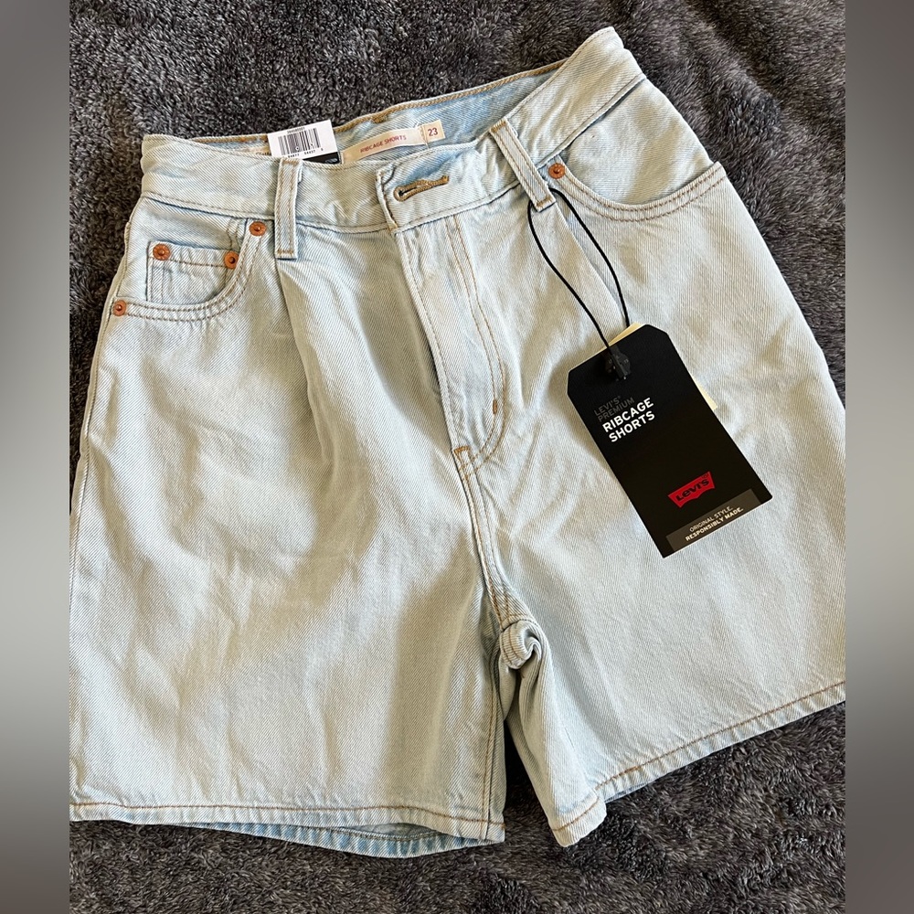 Women’s Levi’s Ribcage Shorts Size 23 NEW WITH TAGS